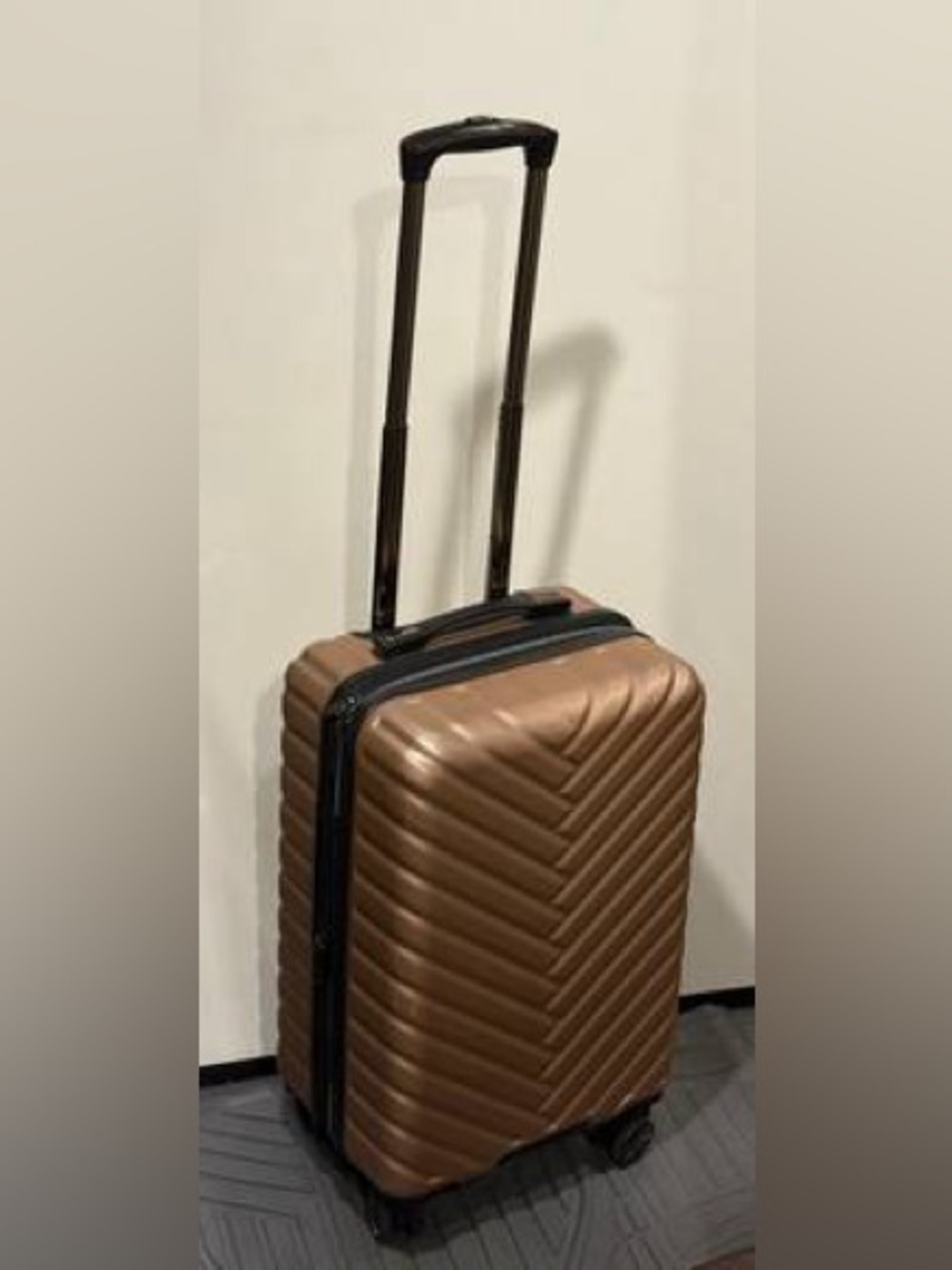 Kenneth Cole Designer Carry-on Hardshell Spinner Suitcase